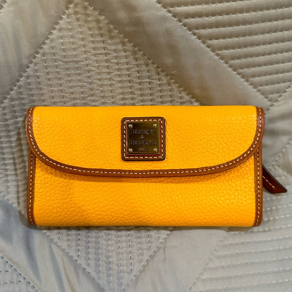 Brand new Dooney & Bourke wallet